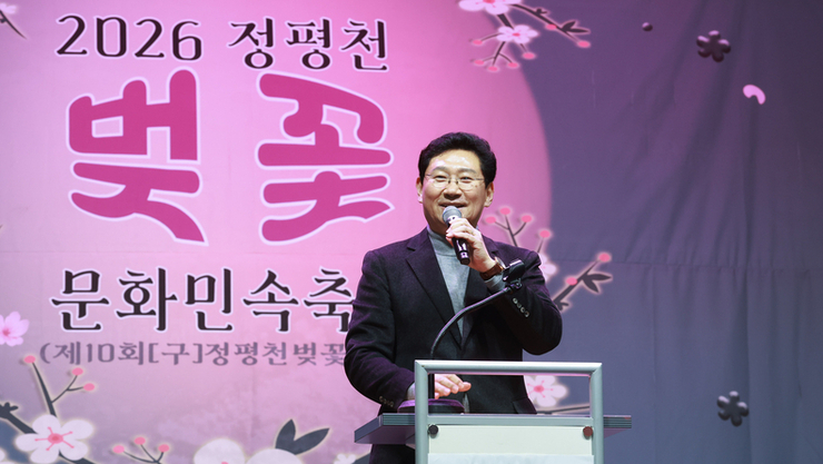 용인 풍덕천2동 정평천 벚꽃축제 열려…시민 1000여명 봄밤 함께했다